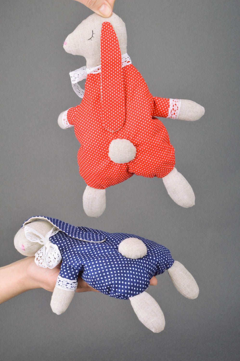 Детская игрушка-грелка с вишневыми косточками в виде зайчиков ручной работы 2 шт фото 3