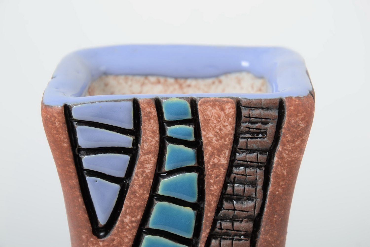Глиняная ваза ручной работы с росписью пигментами красивая для декора дома 2.2 л фото 4