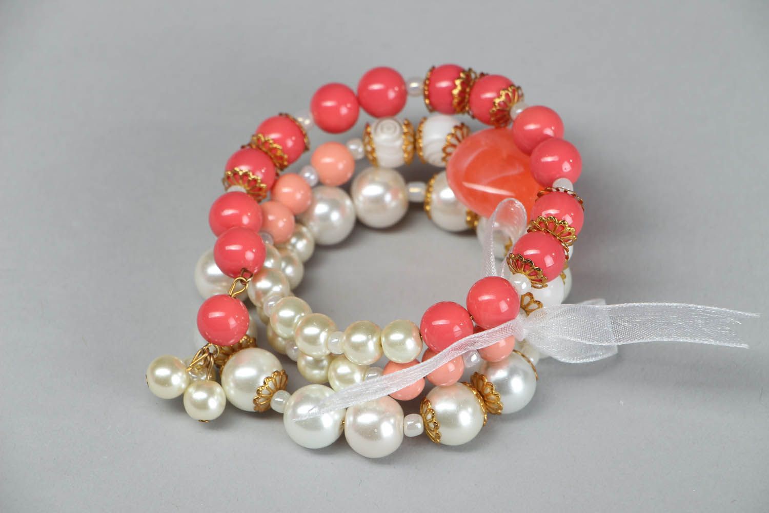 Bracelet de perles décoratives rouges et blanches  photo 1