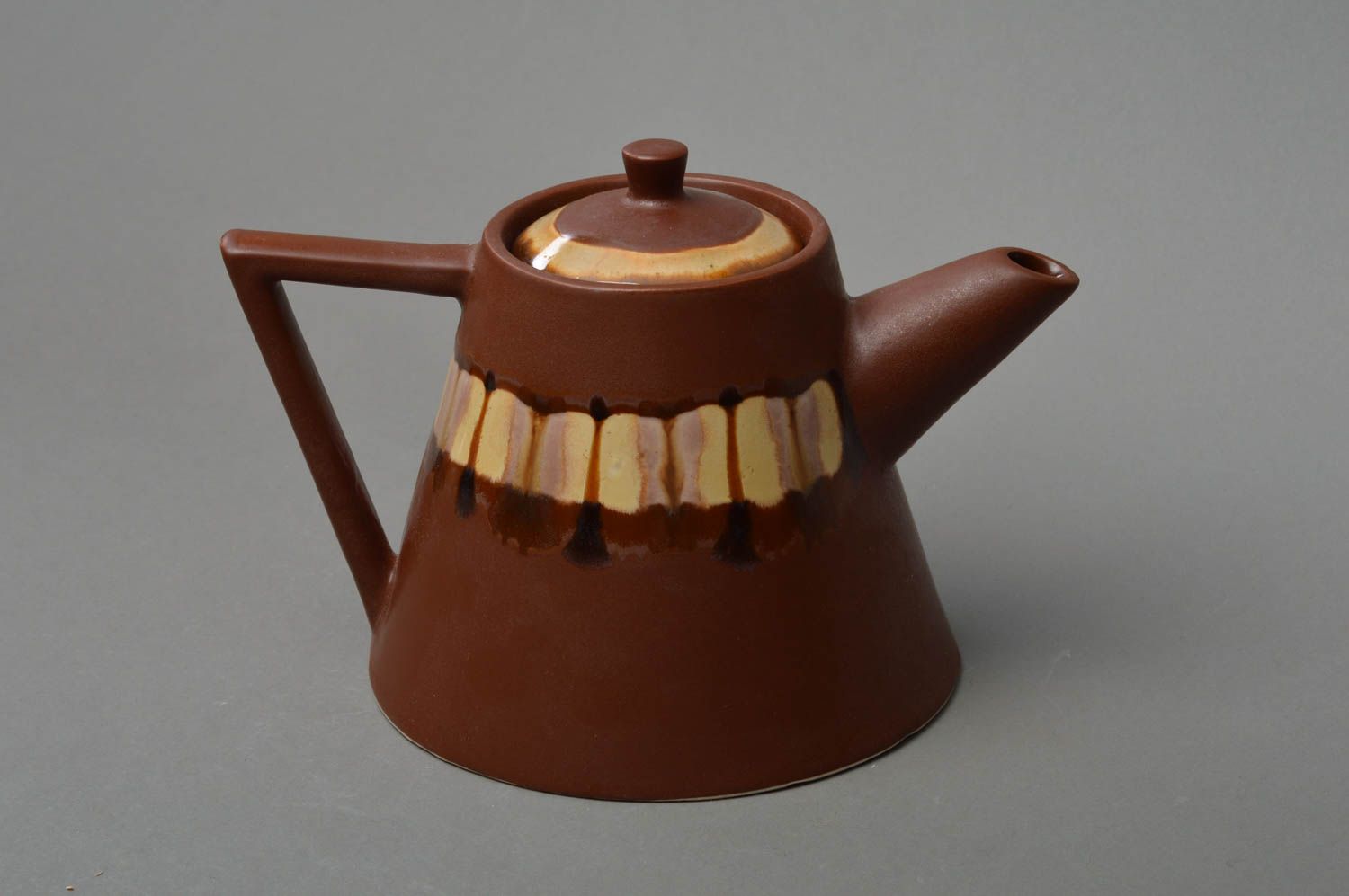 Заварочный чайник из фарфора расписанный глазурью майолика ручной работы  фото 1