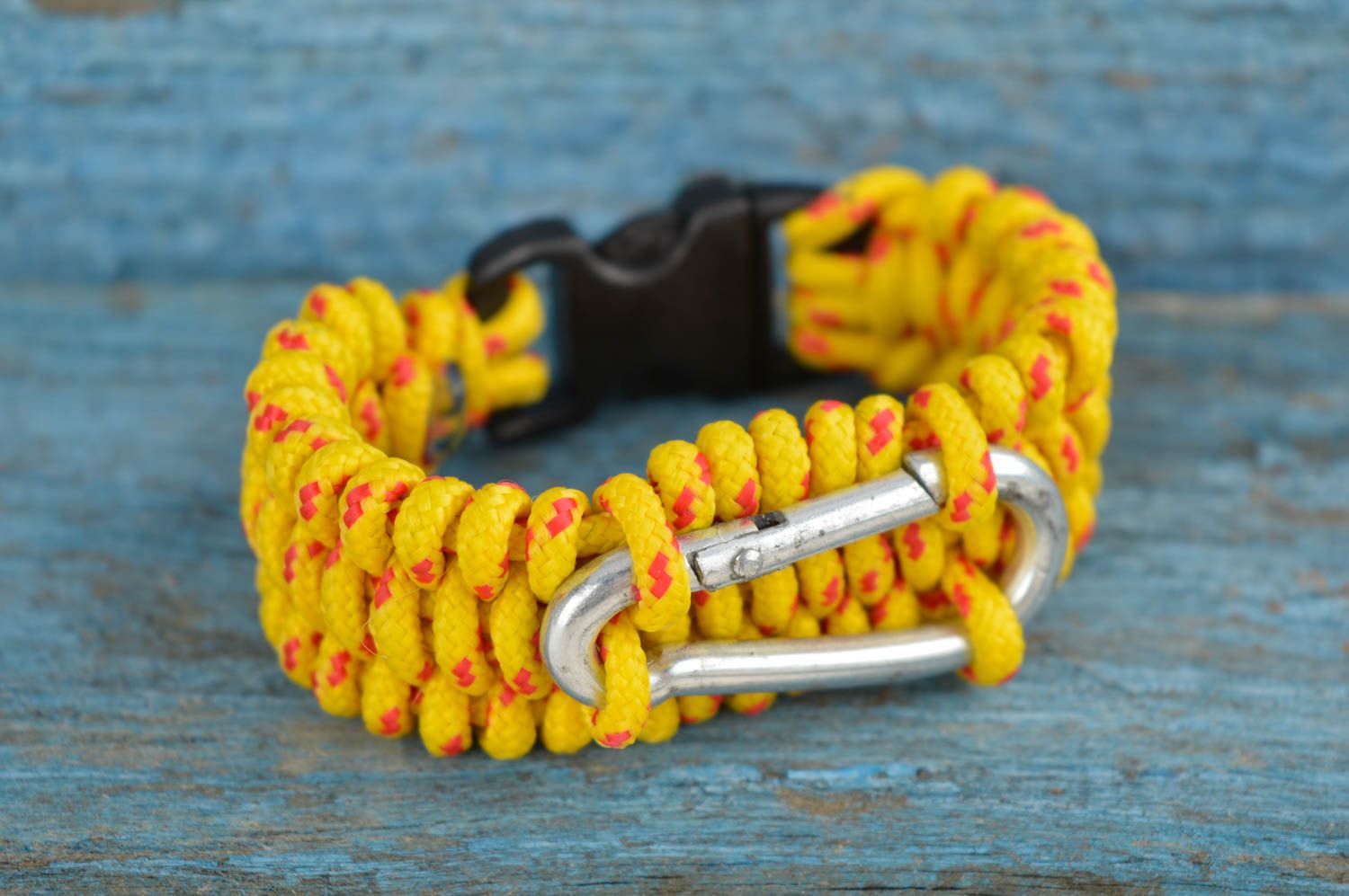 Grelles gelbes Paracord Armband handmade Accessoire für Männer Survival Armband foto 1