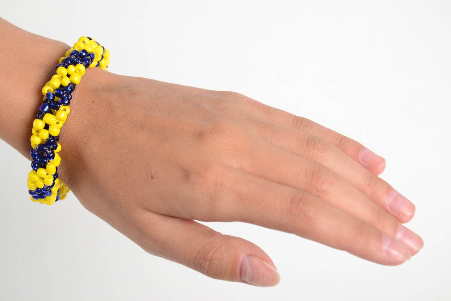 Glasperlen Armband handgefertigt exklusiver Schmuck Frauen Accessoire gelb blau foto 2