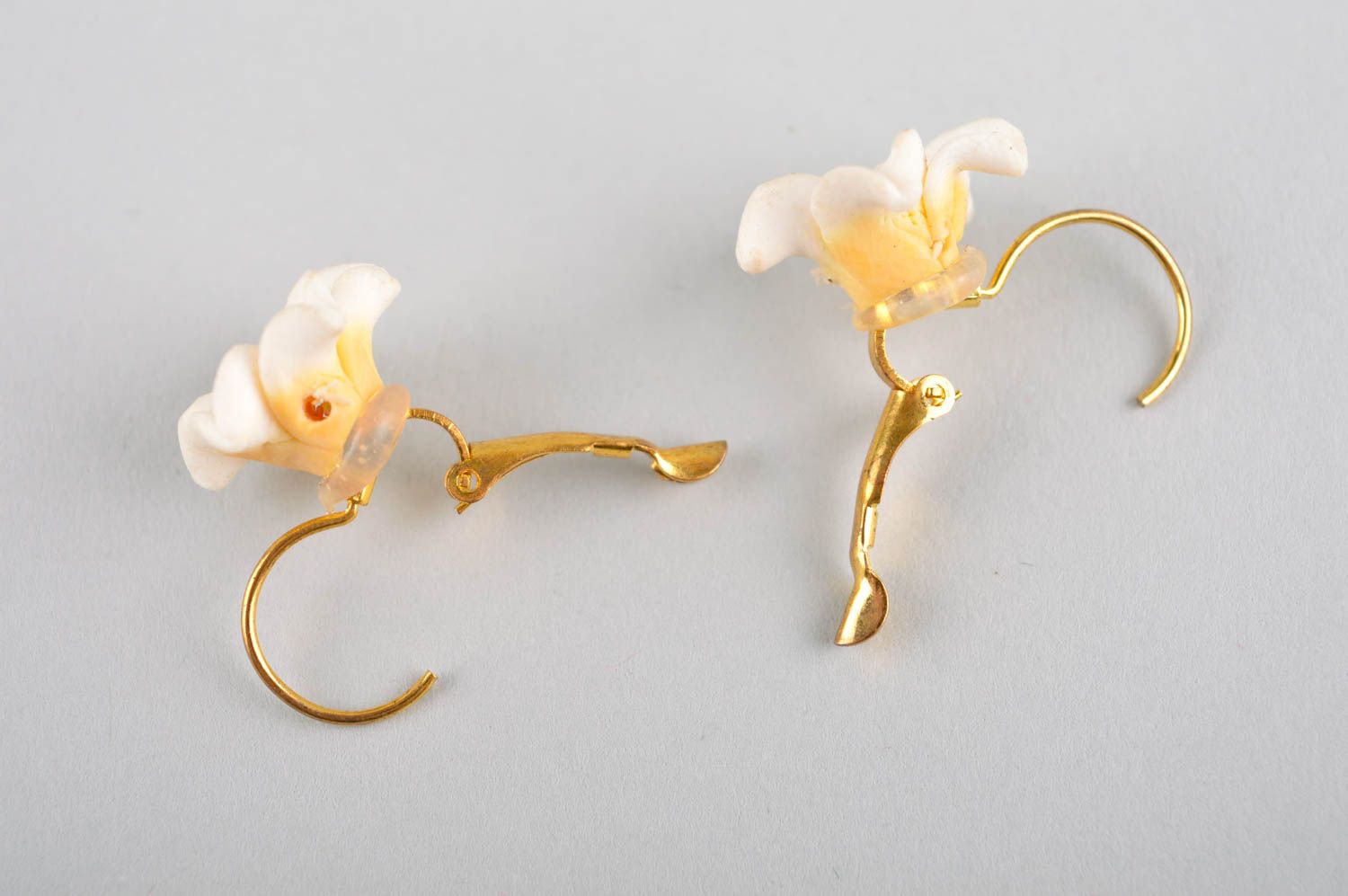 Gentle handmade flower earrings plastic earrings artisan jewelry designs photo 5