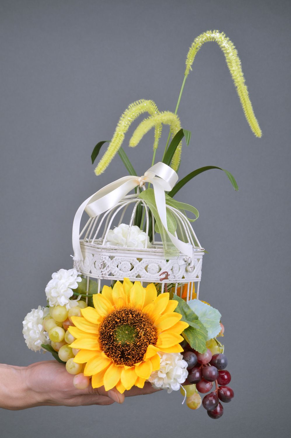 Gabbie decorative fatte a mano con fiori finti e nastri decorazione d'interni foto 3