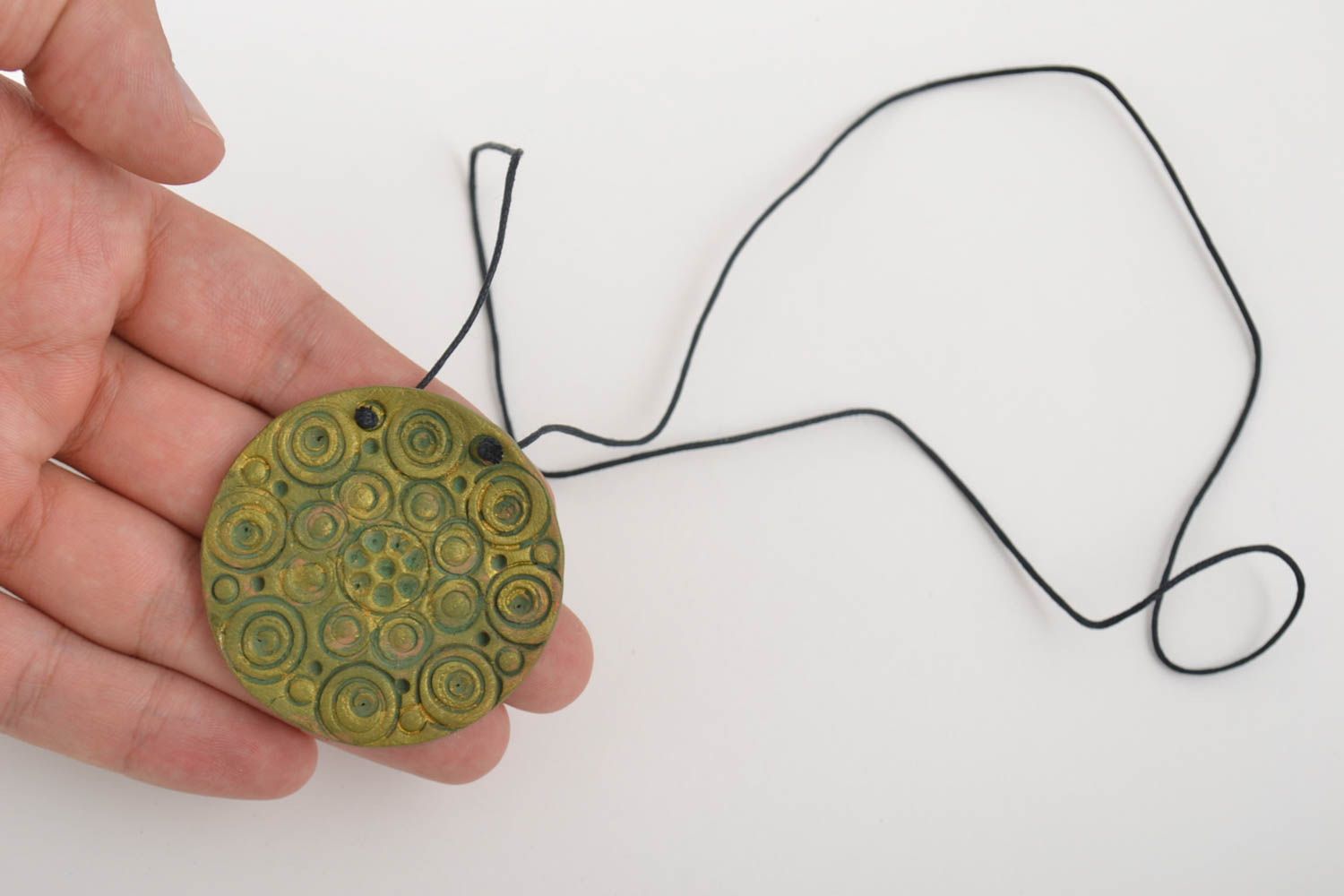 Кулон ручной работы круглый кулон керамическая подвеска зеленая на шнурке фото 5
