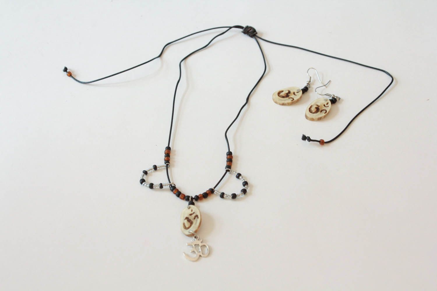 Set of natural horn jewelry Ohm photo 5
