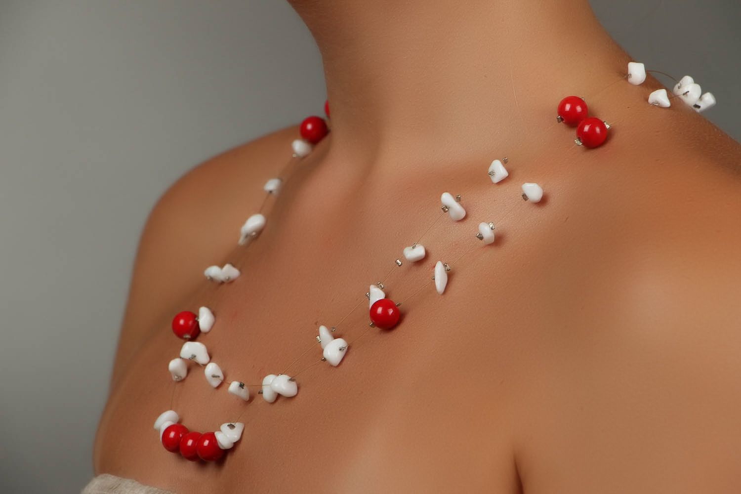 Light bead necklace photo 5