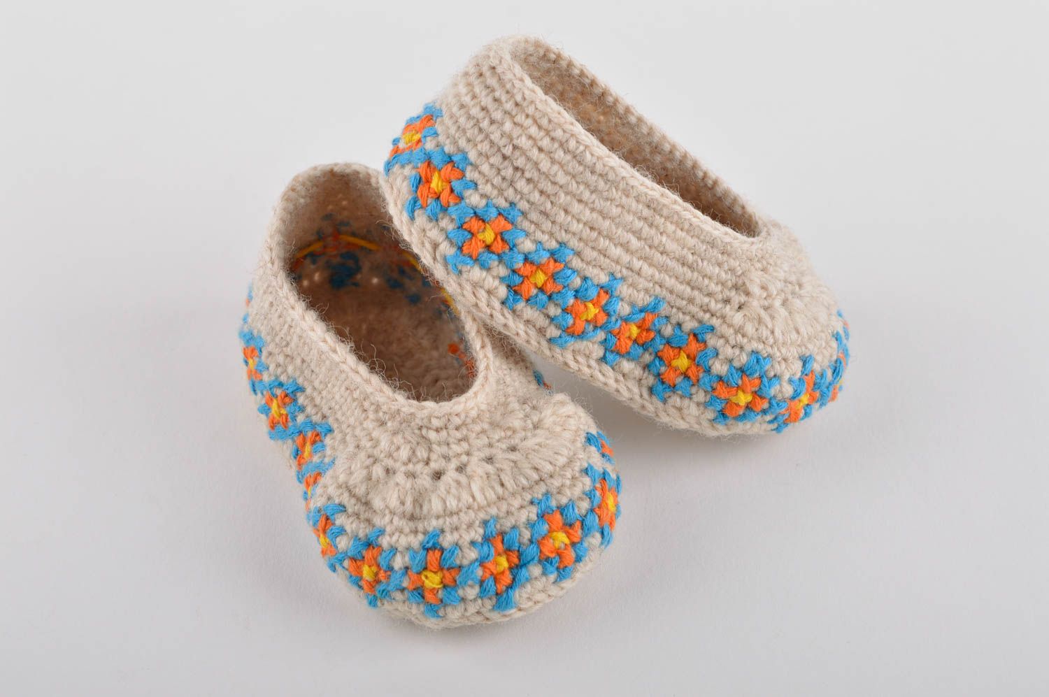 Pantofole da casa da bambini fatte a mano scarpe per casa a maglia belle foto 5