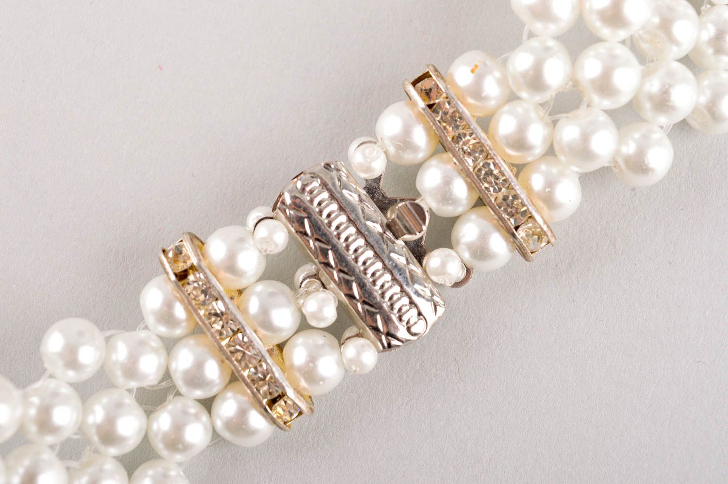 Collier blanc large Bijou fait main en perles fantaisie Accessoire femme photo 4
