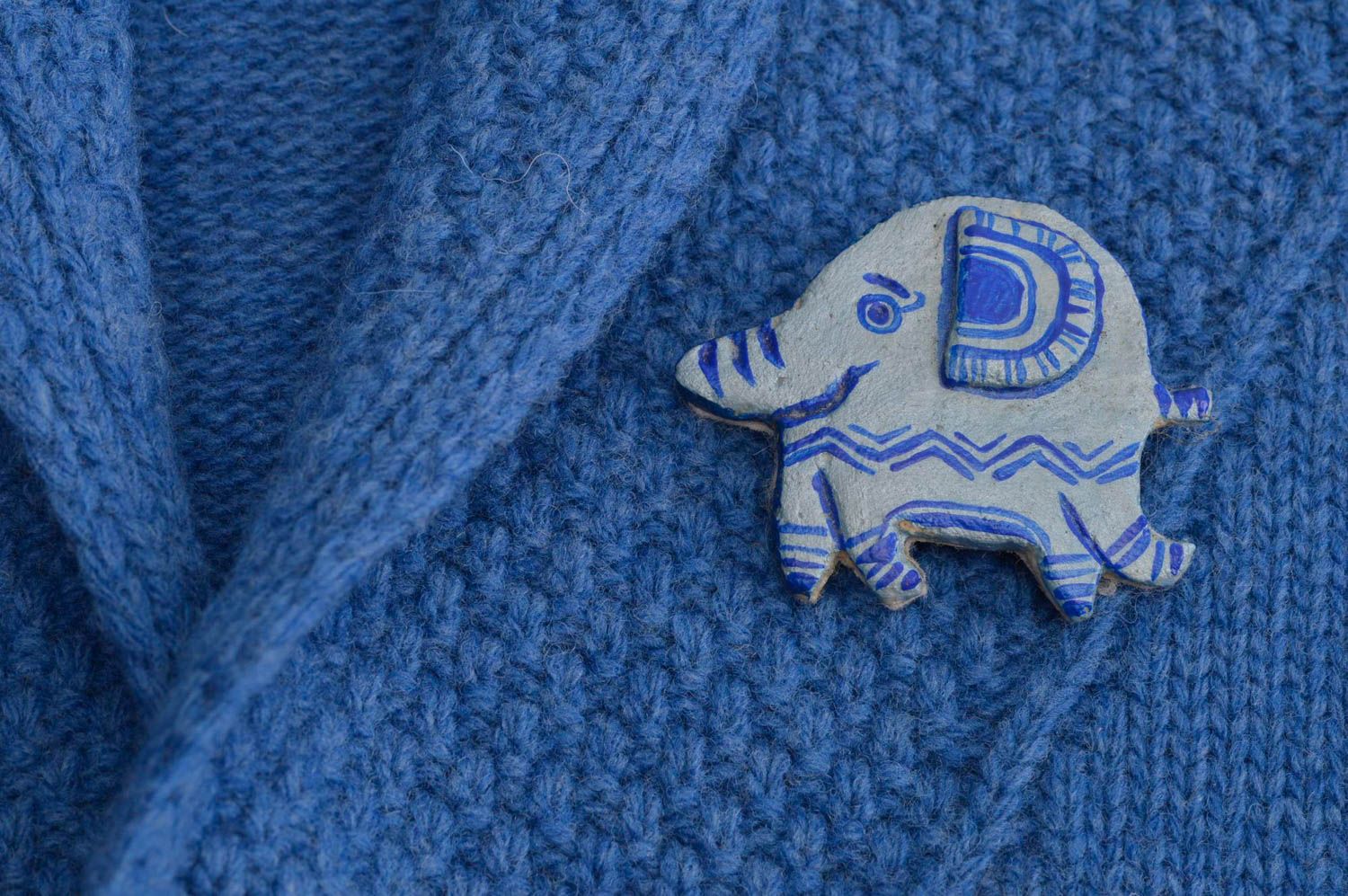 Broche éléphant bleu Broche faite main en porcelaine froide Accessoire femme photo 1