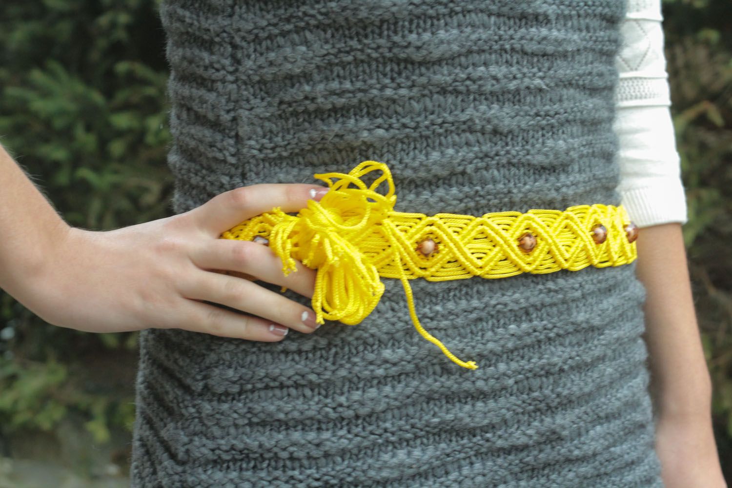 Cintura da donna intrecciata fatta a mano cinghia di fili gialla accessori donna foto 1