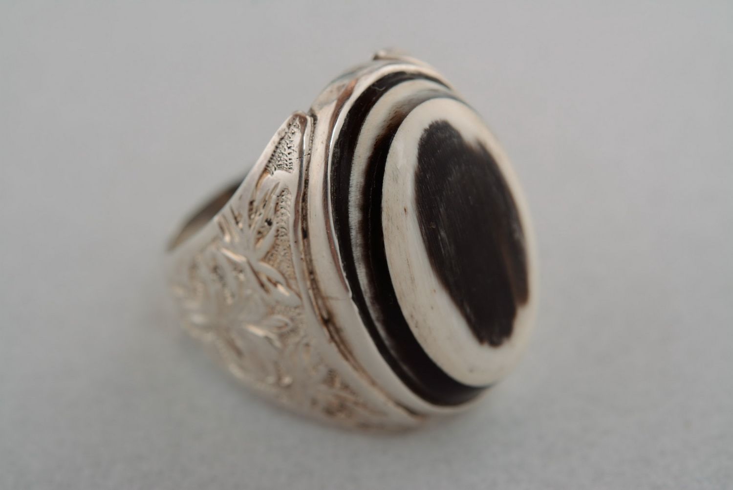 Woman's ring with natural horn photo 4
