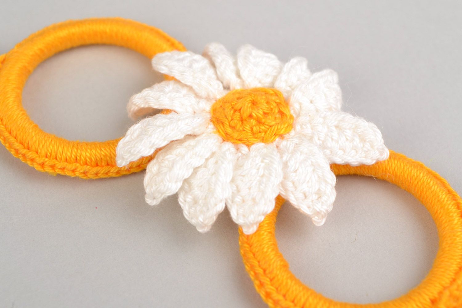 Handmade orange necklace with daisies braided of threads on plastic rings photo 5