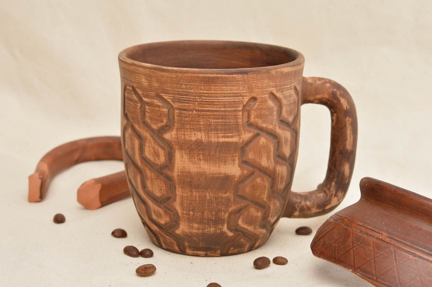 Large clay cup with handle and Viking pattern with no glaze 0,77 lb photo 1