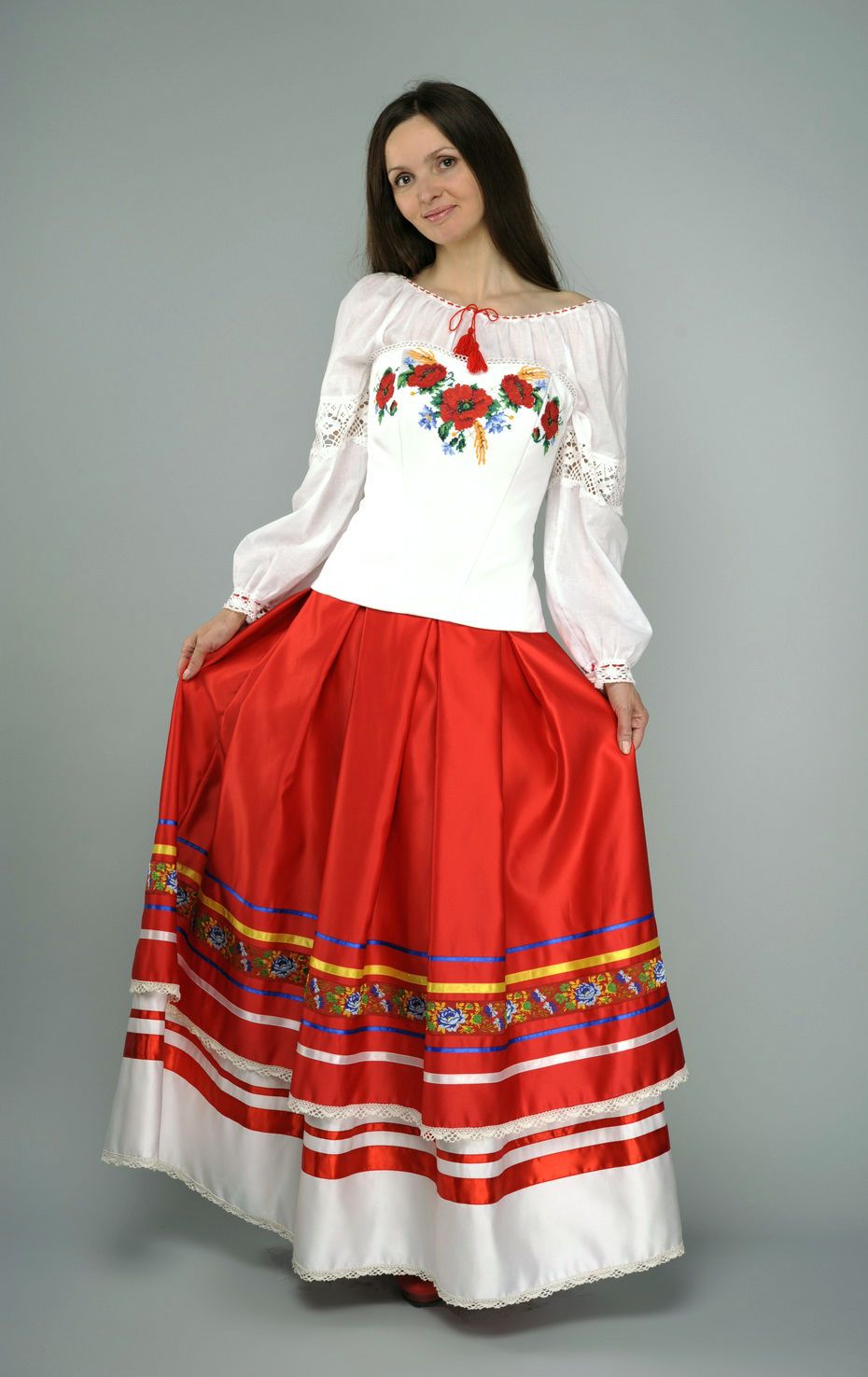 Robe corset blanche et rouge ethnique : chemise, corset et jupe  photo 1