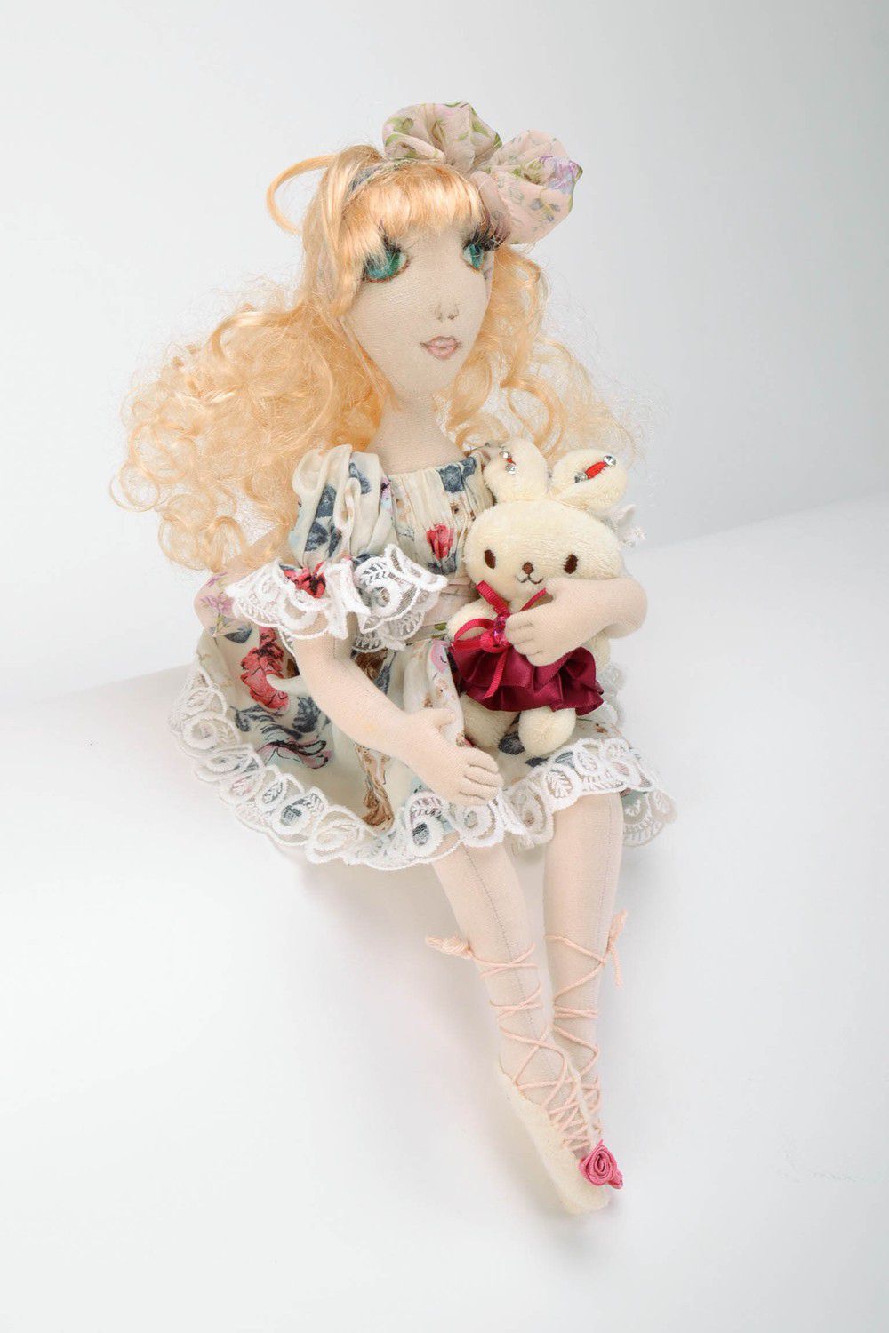 Handmade Puppe aus Stoff, mit Ständer foto 2