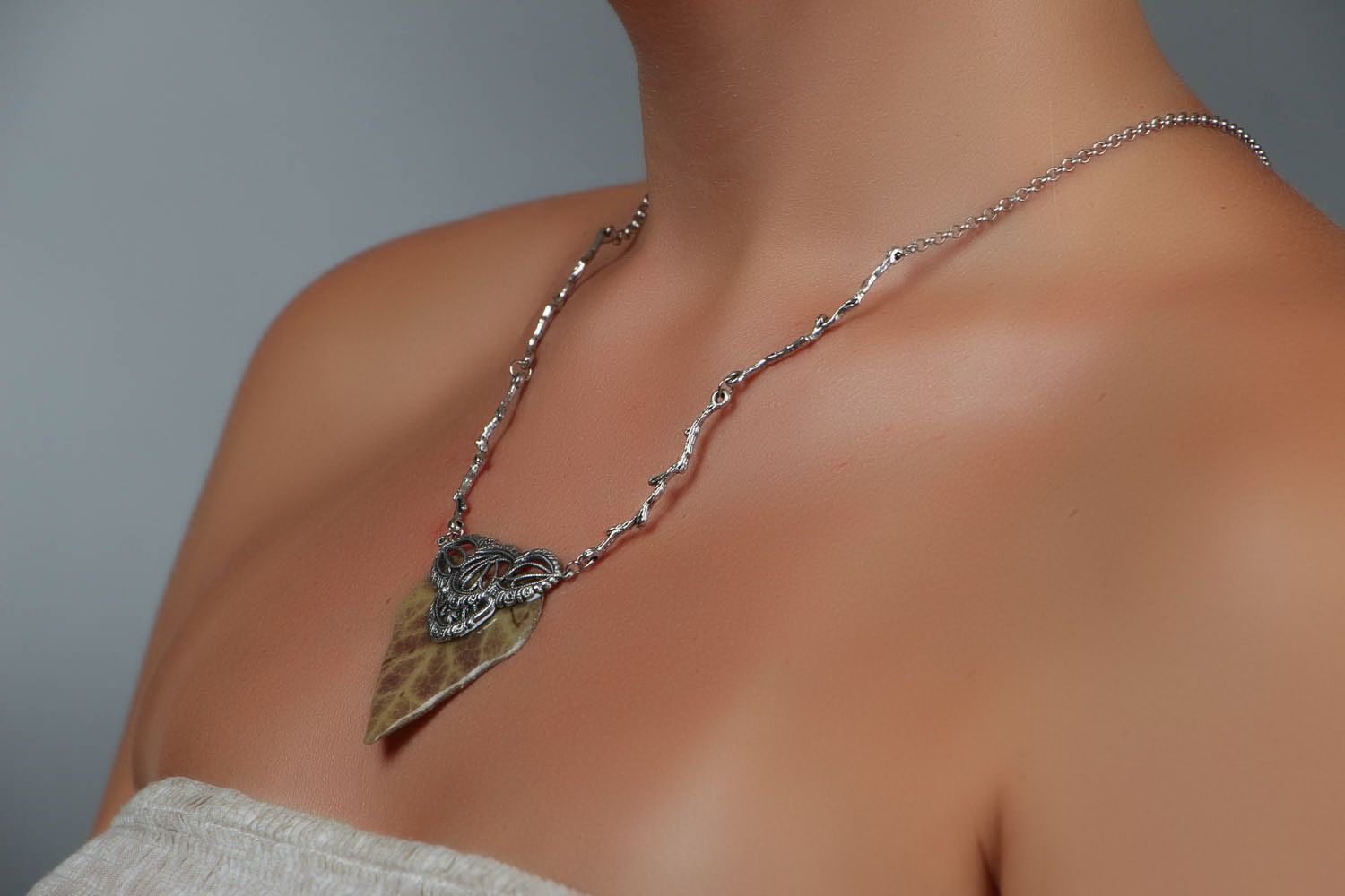 Pendant with Ivy Leaf photo 5