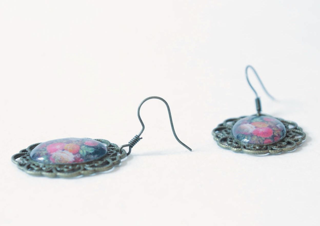 Earrings coated with jewelry glaze photo 4