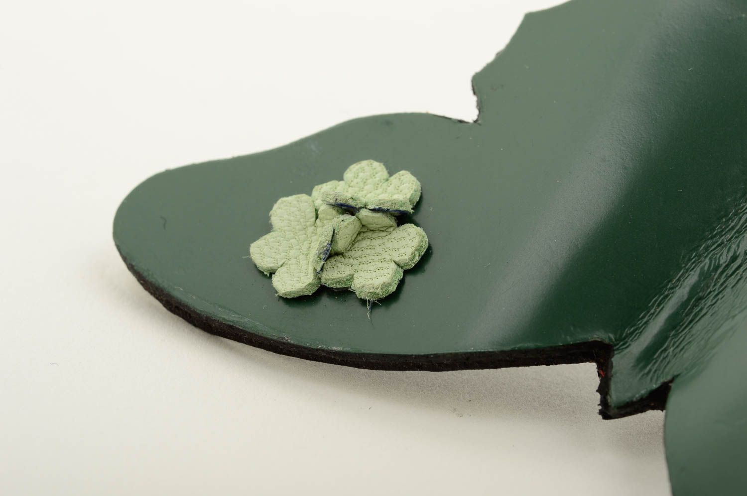 Broche design faite main Bijou en cuir papillon vert foncé Cadeau pour femme photo 4