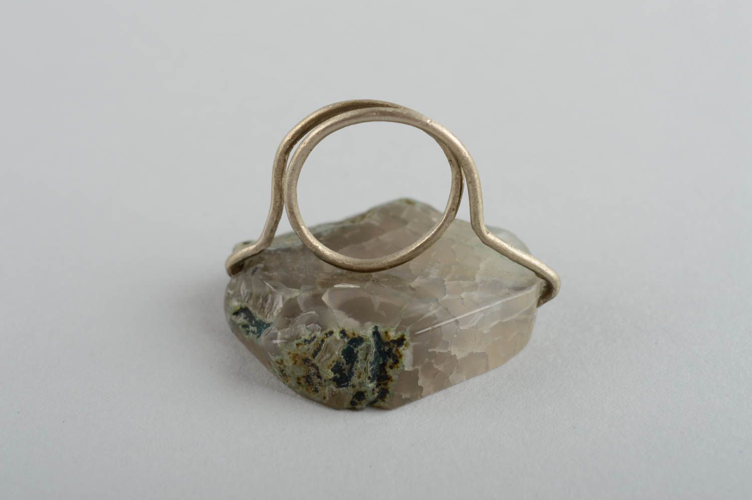 Экстравагантное кольцо из мельхиора с натуральным камнем ручной работы фото 5