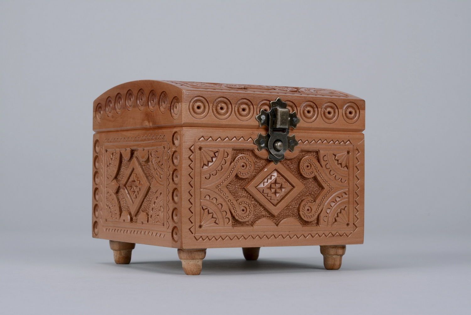 Jewelry box with carving photo 4