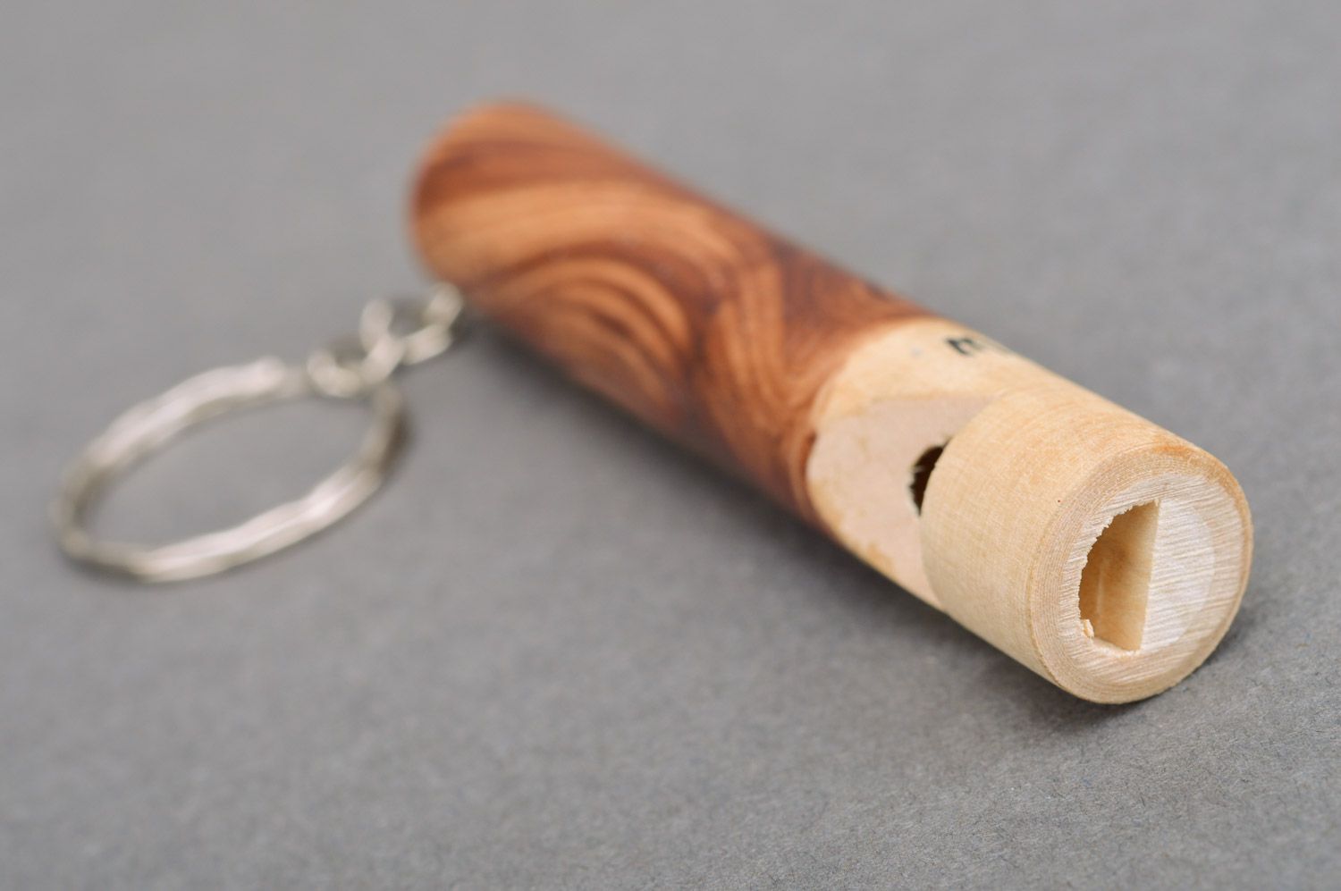 Schlüsselanhänger aus Holz Lippenpfeife Souvenir handmade  foto 4