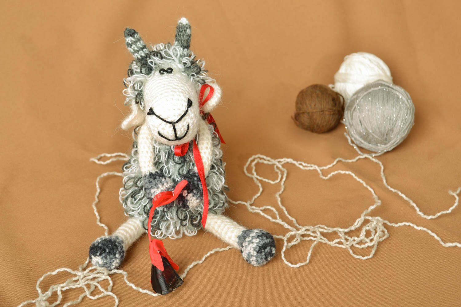 Giocattolo a maglia fatto a mano pupazzo morbido pecorella bella da bambini
 foto 5