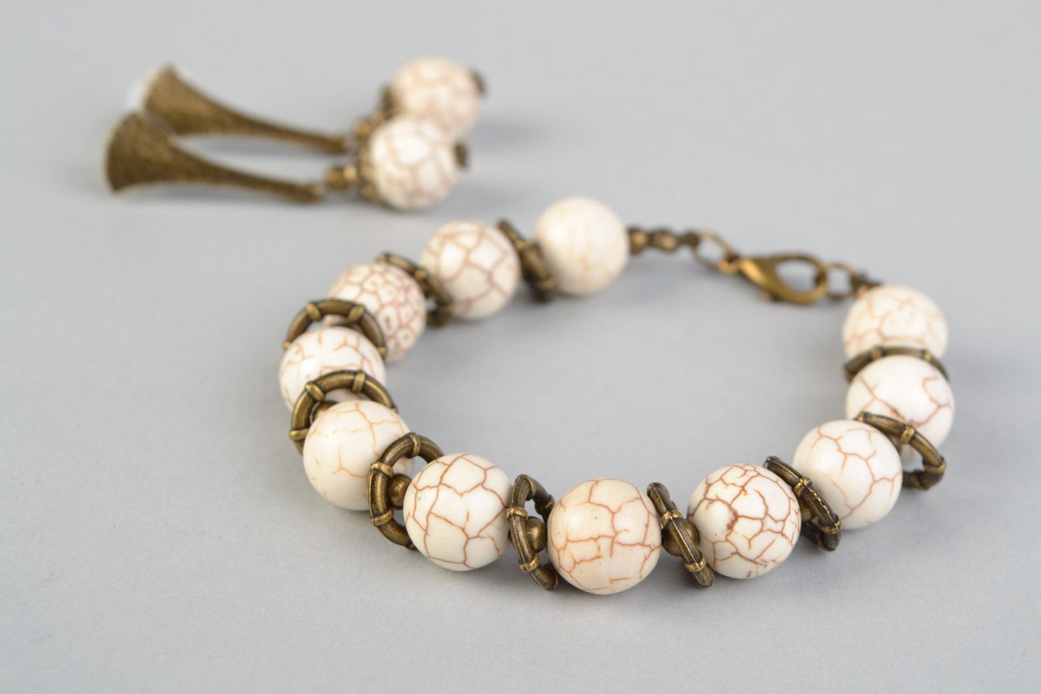 Handmade natural stone jewelry set bracelet and earrings with howlite   photo 4