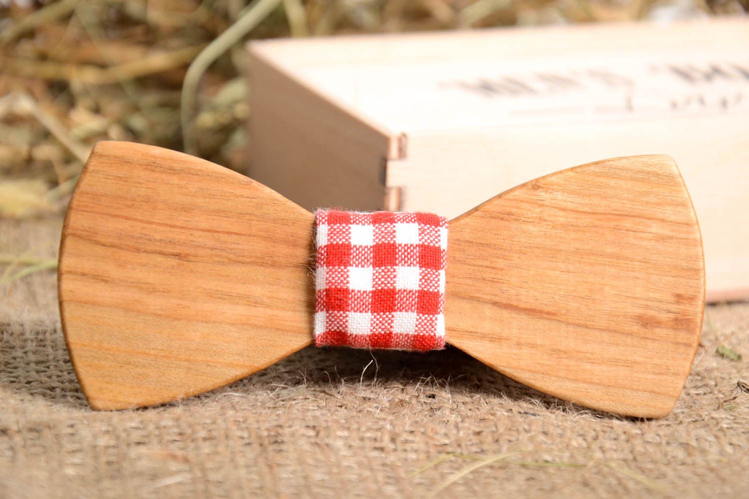 Handmade designer wooden bow tie unusual male accessory stylish bow tie photo 1