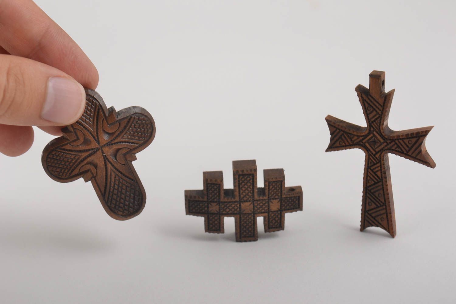 Pendentifs croix fait main Bijou ethnique en bois Accessoire femme 3 pièces photo 3