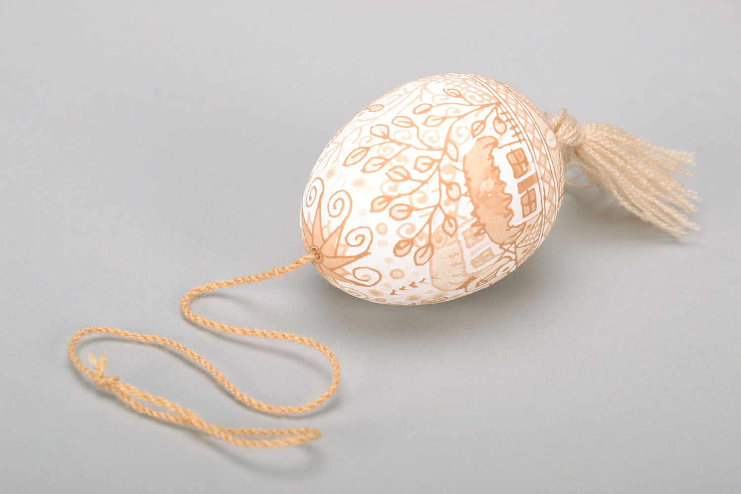 Oeuf de Pâques décoratif fait main avec dessin original déco à suspendre photo 5