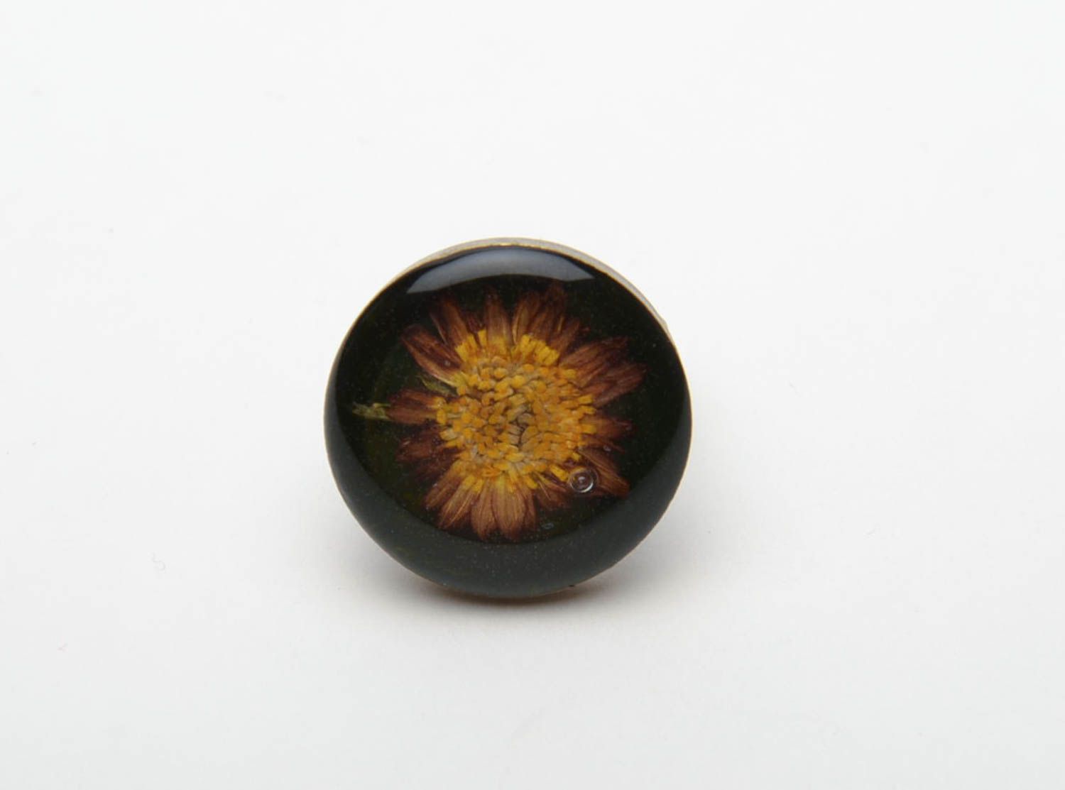 Круглое кольцо с живым цветком внутри  фото 5