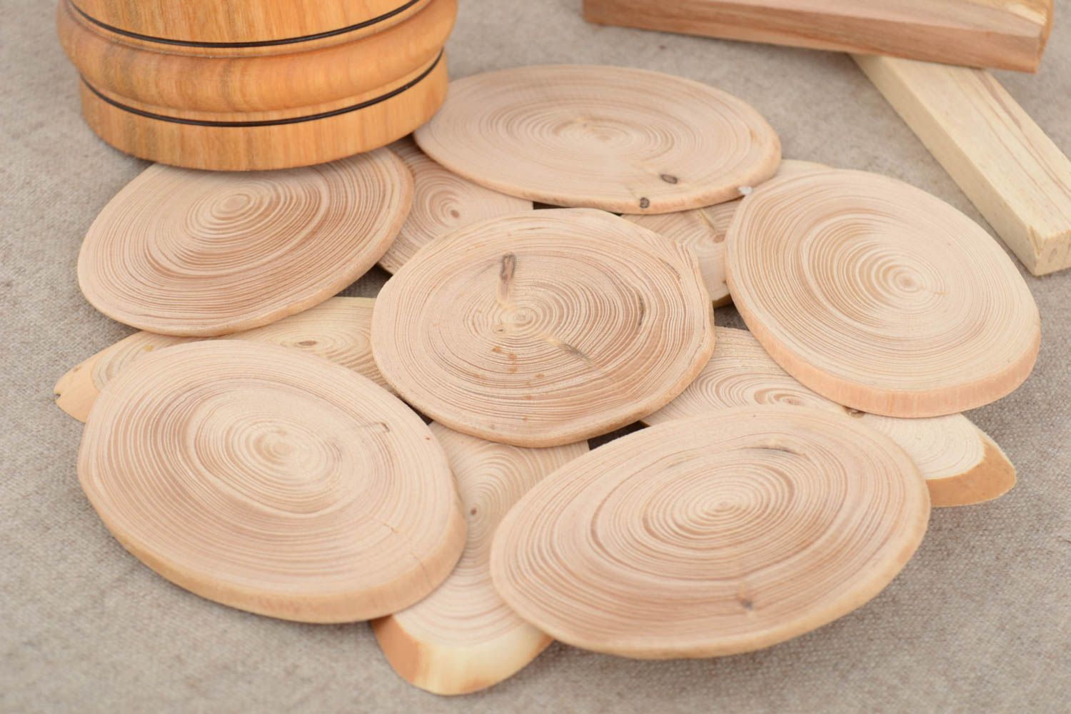 Handmade Untersetzer aus Holz für Heißes nicht groß hell in Küche nützlich schön foto 1