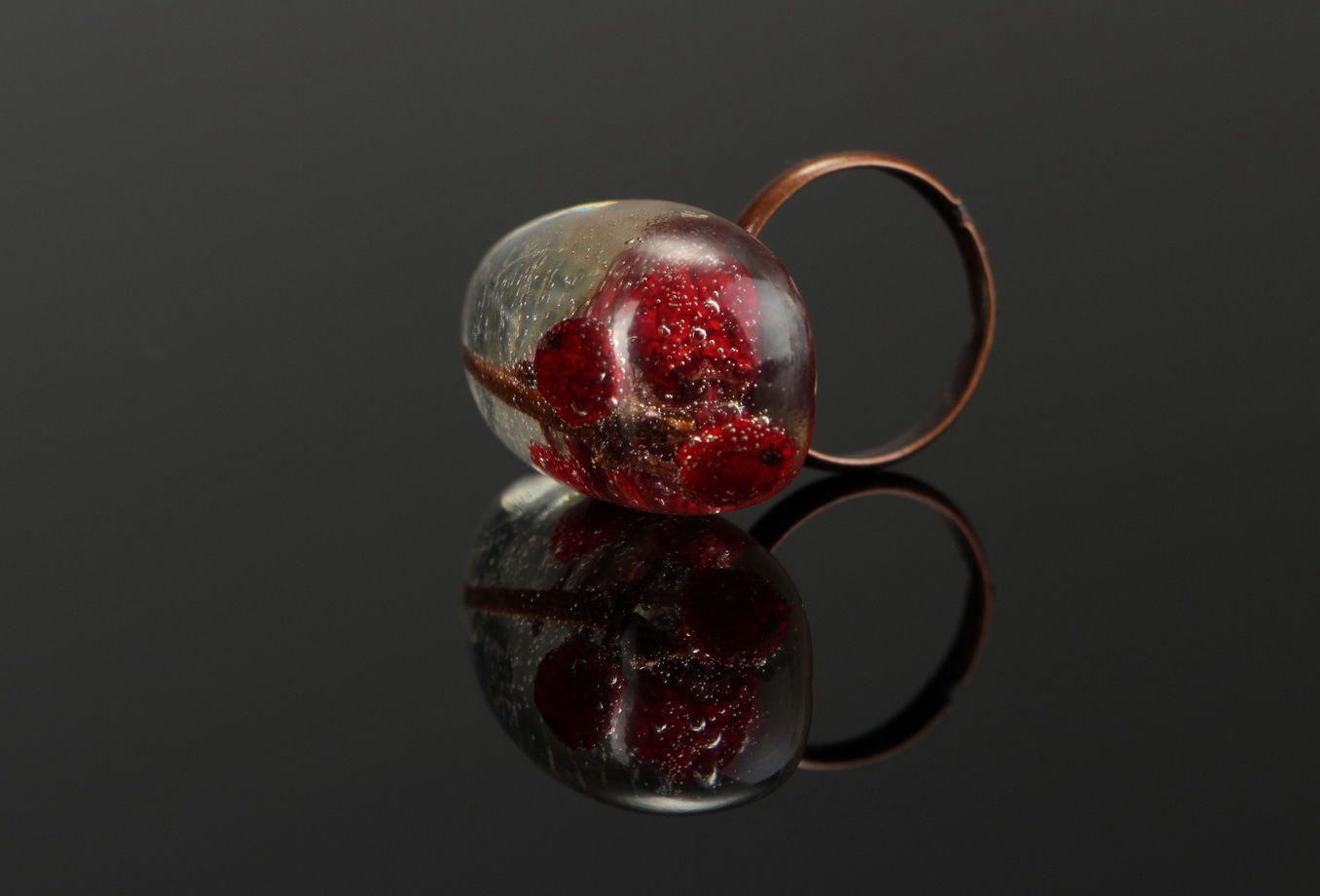 Ring with epoxy resin photo 2