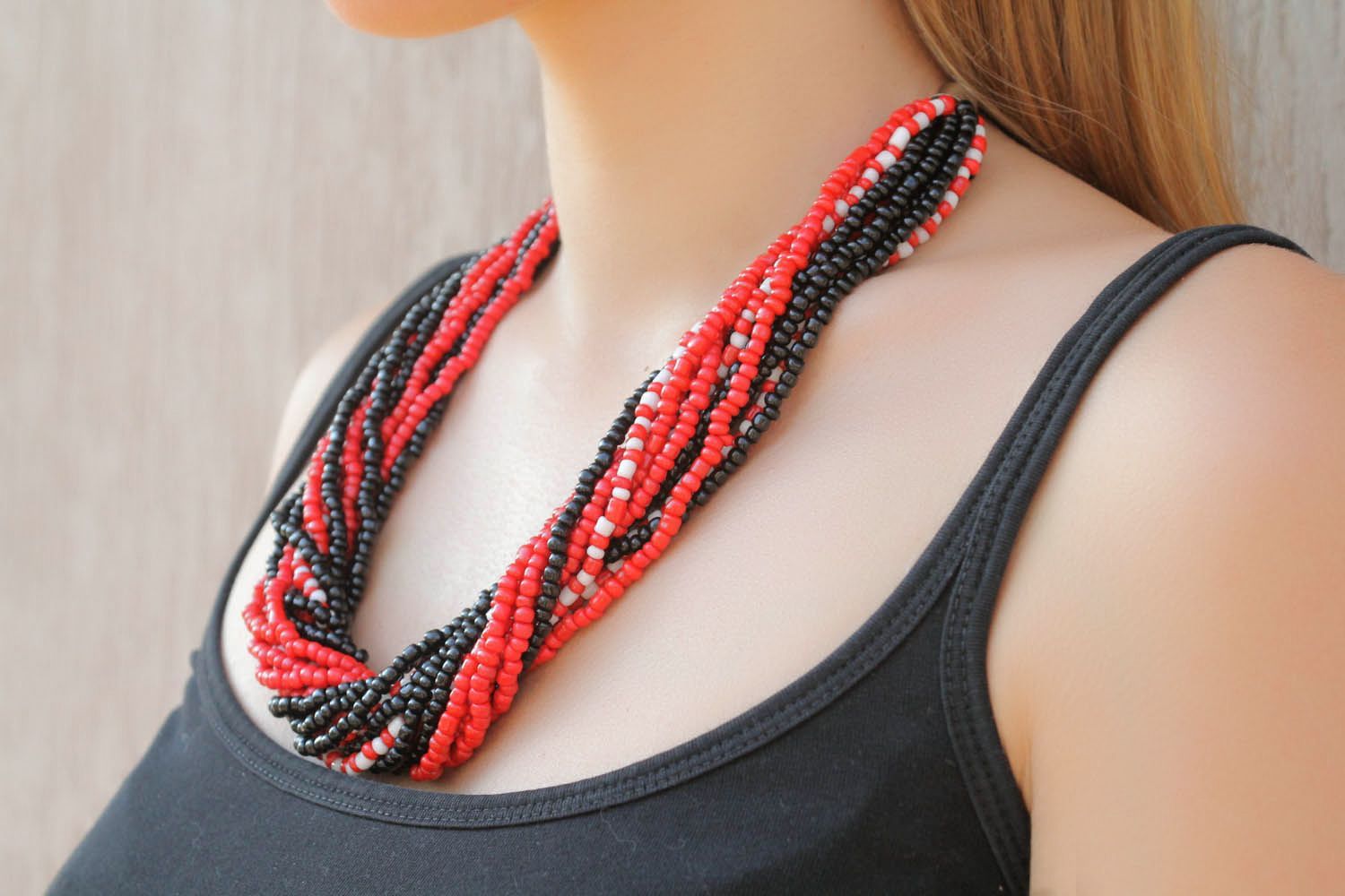 Collier rouge et noir en perles de rocaille chinoises fait main photo 5