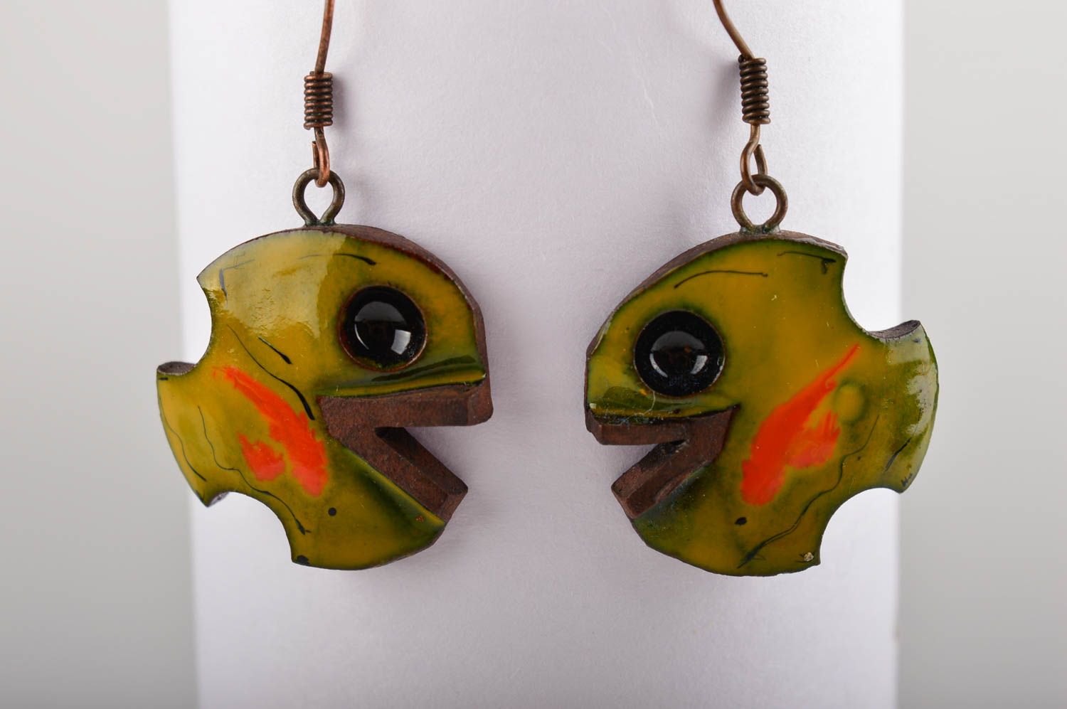 Boucles d'oreilles en céramique Bijou fait main poissons verts Cadeau femme photo 1