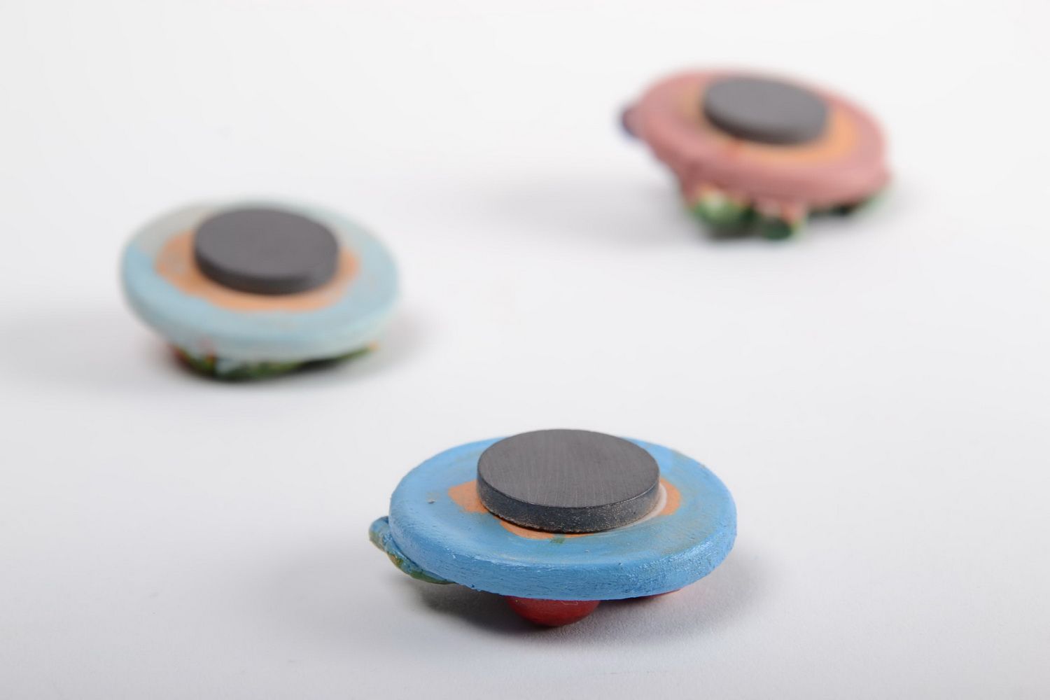 Красочные глиняные магниты на холодильник ручной работы 3 шт расписные фото 4