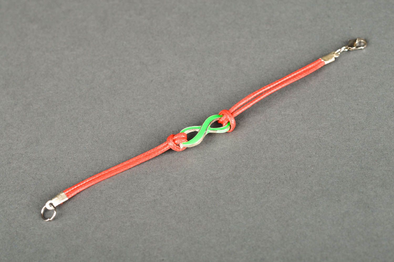 Bracelet cordon rouge Bijou fait main avec infini vert Cadeau pour femme photo 2