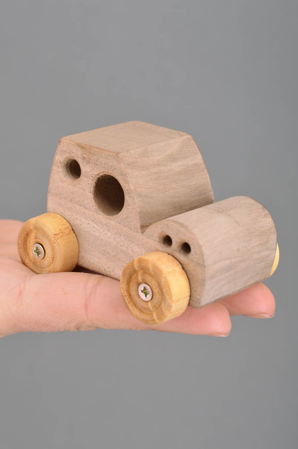 Petit jouet voiture en bois fait main joli original écologique pour enfant photo 3