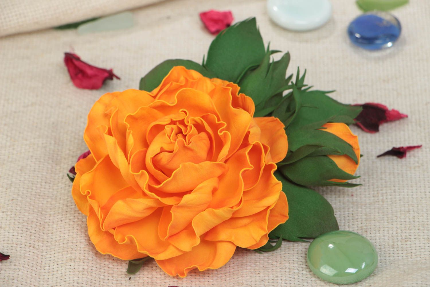 Оранжевая цветочная брошь из фоамирана ручной работы крупная оригинальная фото 1