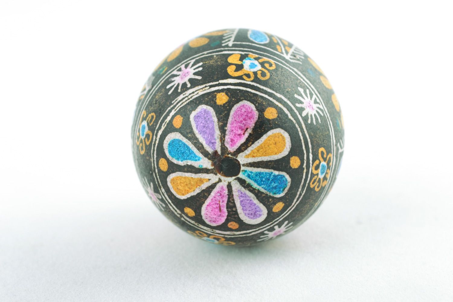 Huevo de Pascua pintado a mano con cera  foto 5