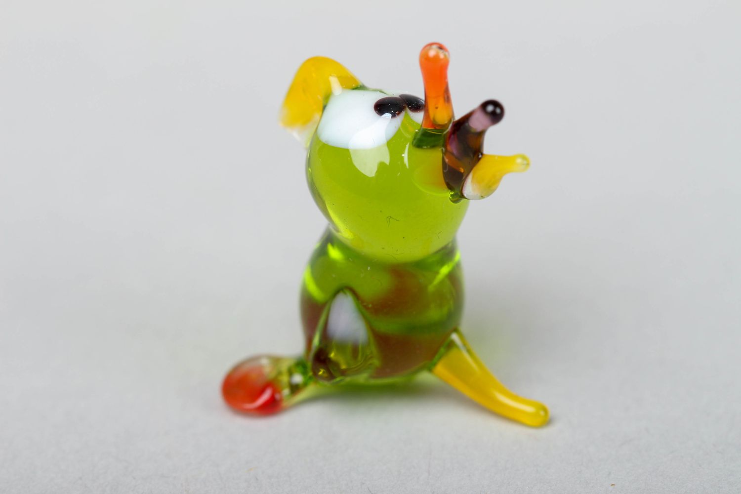 Стеклянная маленькая фигурка попугая в технике лэмпворк  фото 2