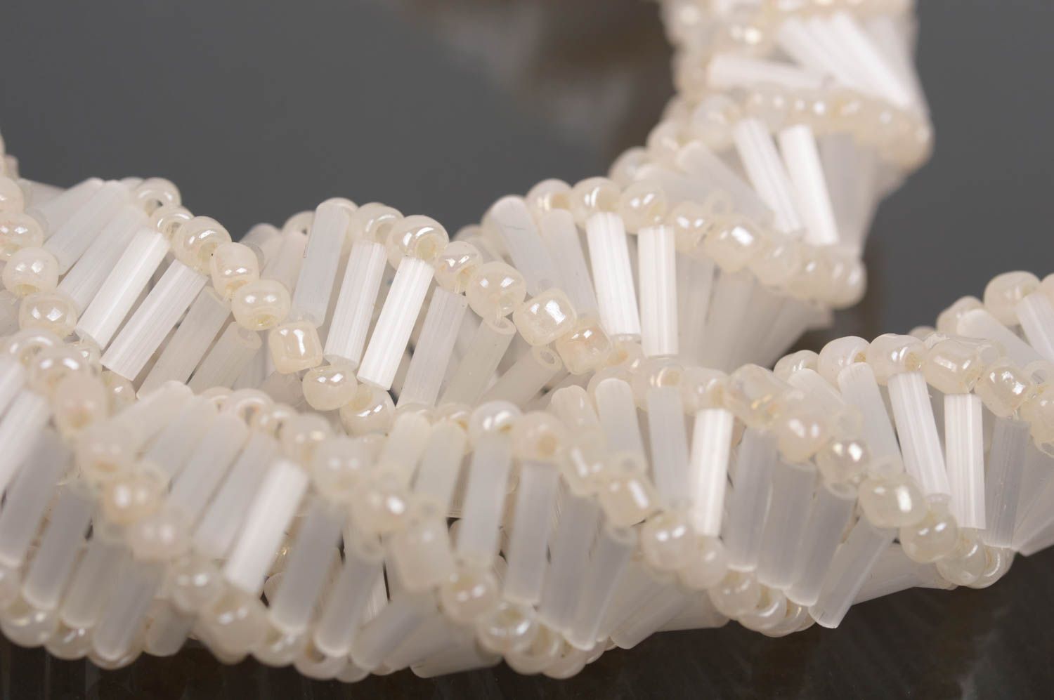 Parure collier bracelet Bijoux faits main blancs perles de rocaille Cadeau femme photo 4