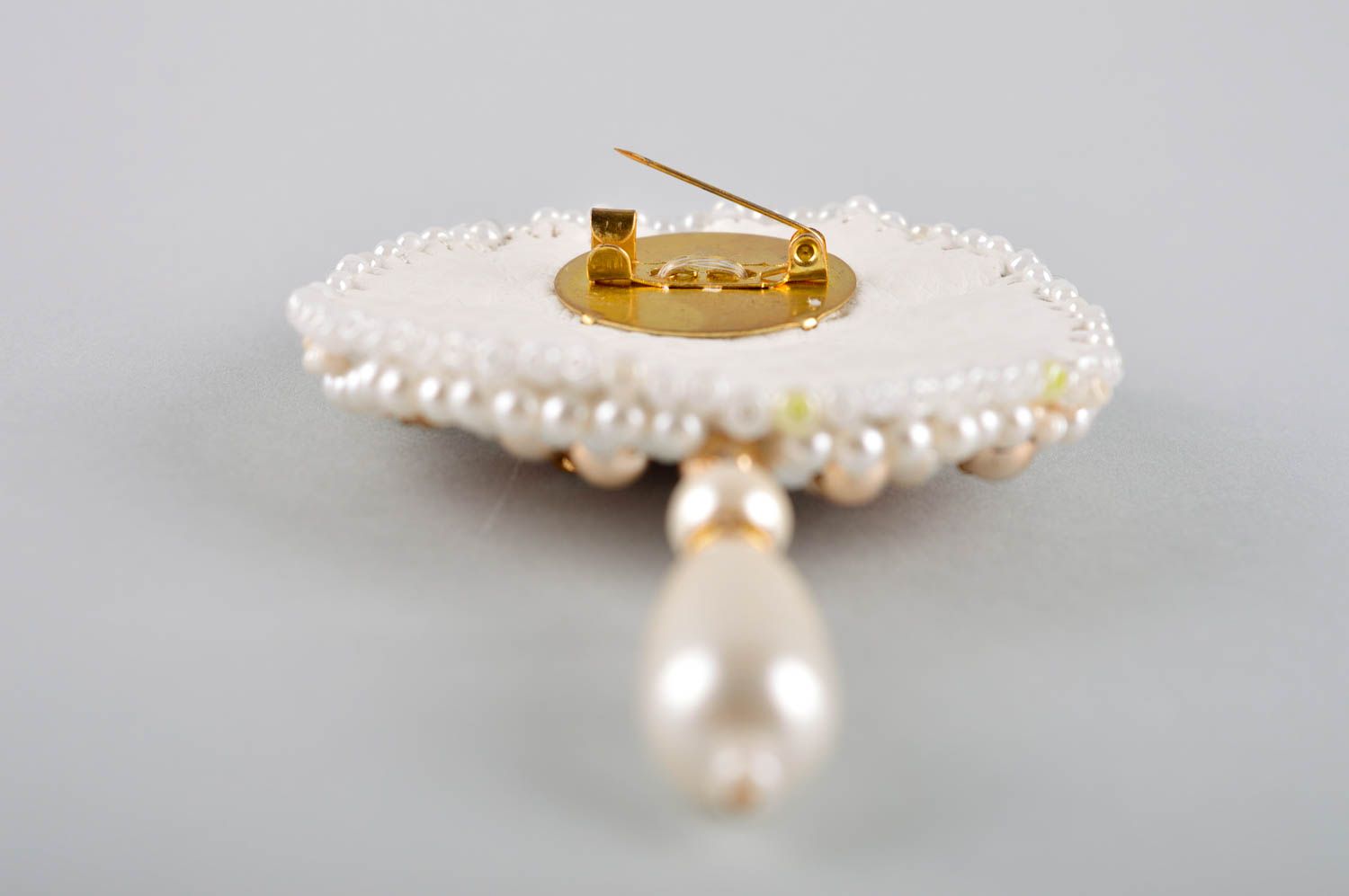 Broche ronde faite main Accessoire femme perles fantaisie Cadeau femme photo 4