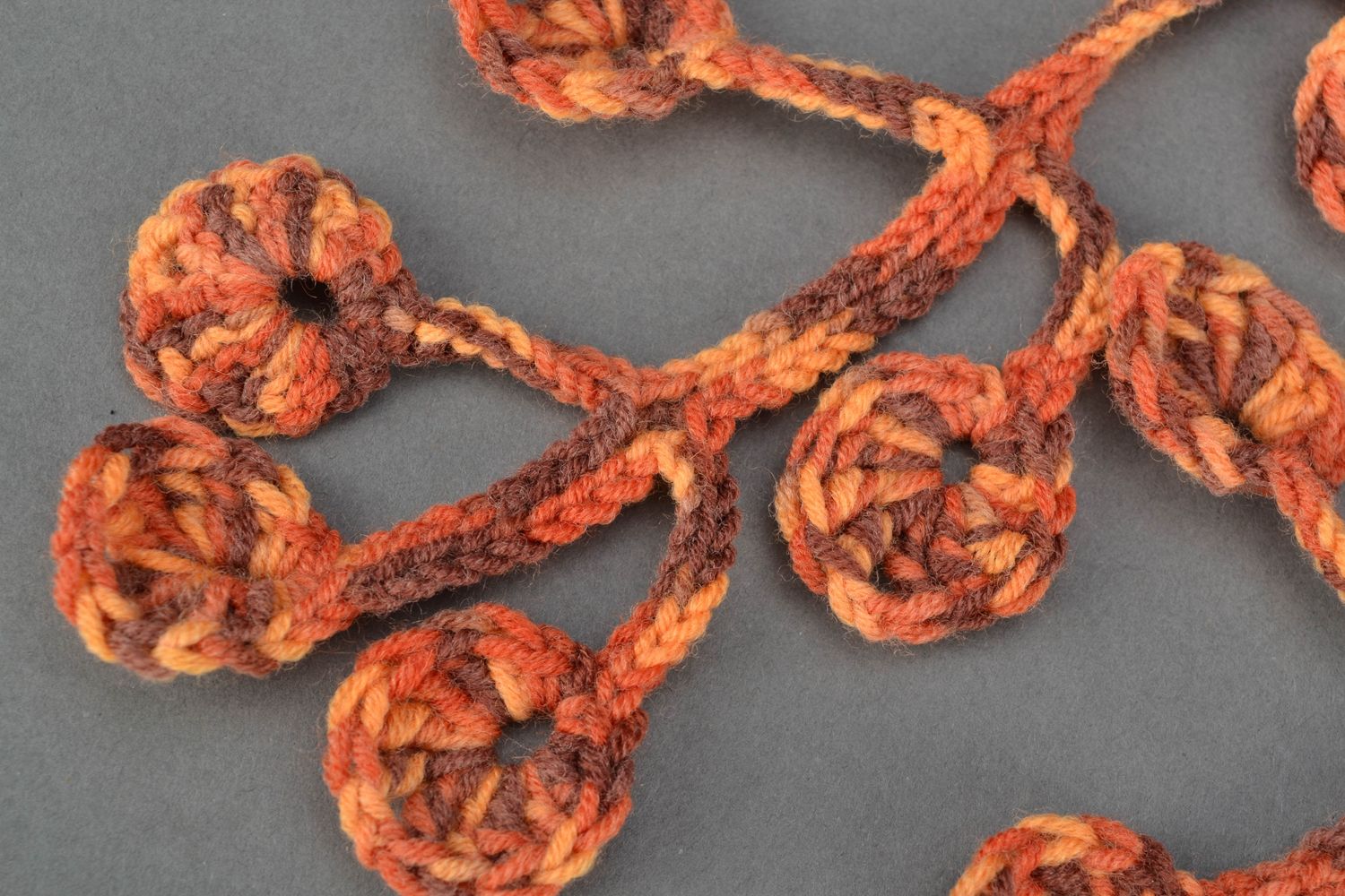 Ажурный шарф вязаный крючком оранжевый фото 3