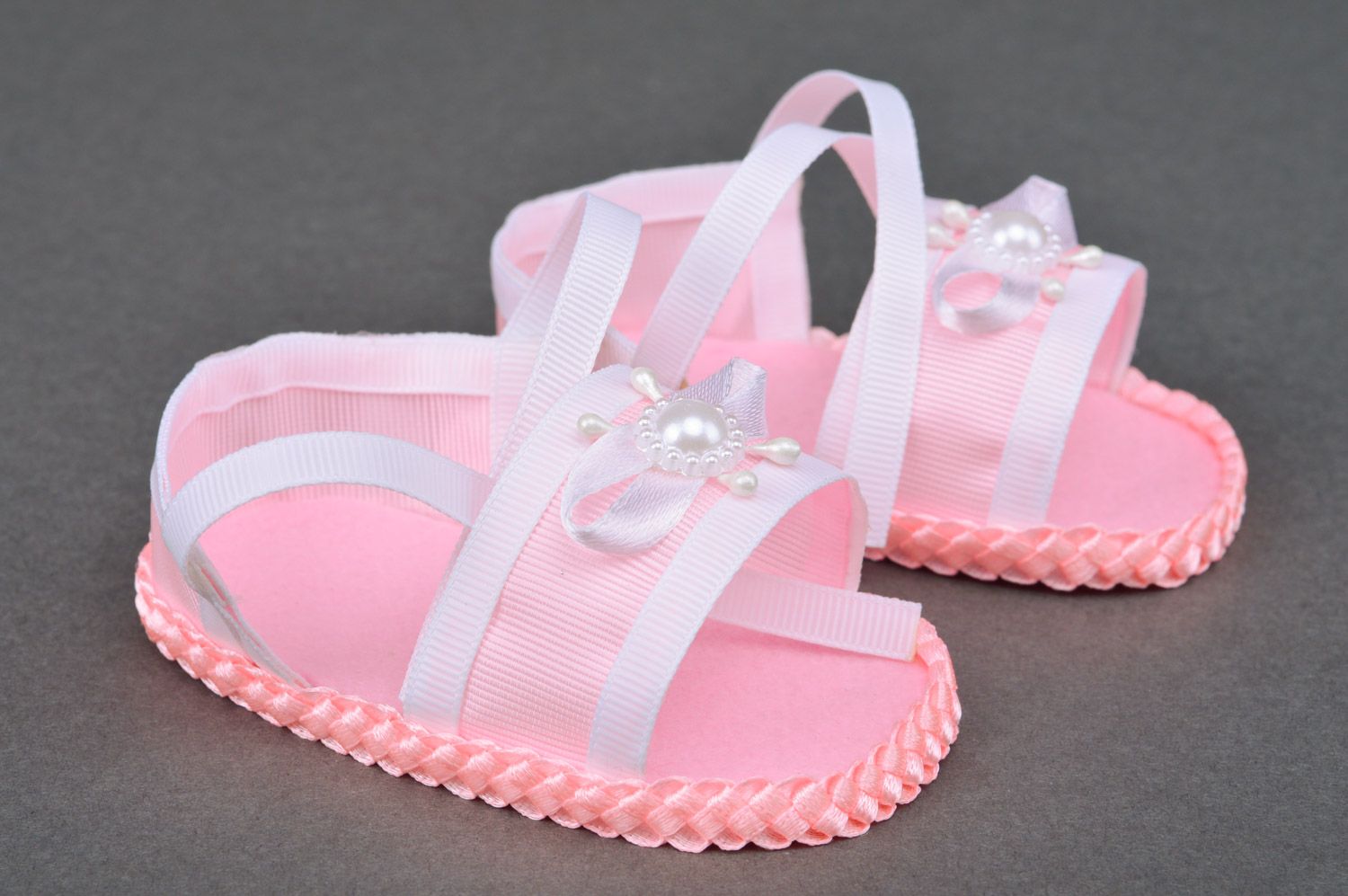 Handmade beautiful pink baby girl sandals sewn of felt and rep ribbons photo 3