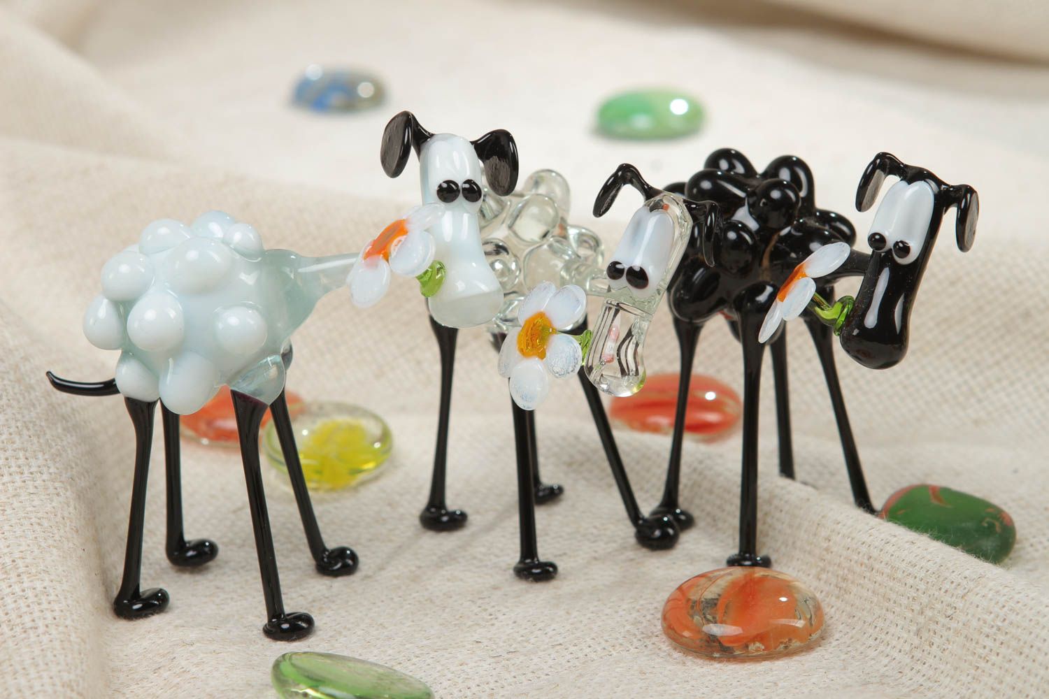 Ensemble de figurines miniatures en verre au chalumeau faites main Trois brebis photo 5