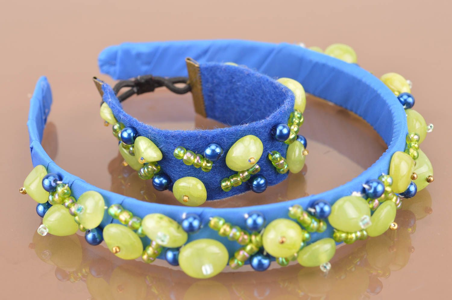 Handmade set of jewelry made of large and seed beads bracelet and hairband photo 2