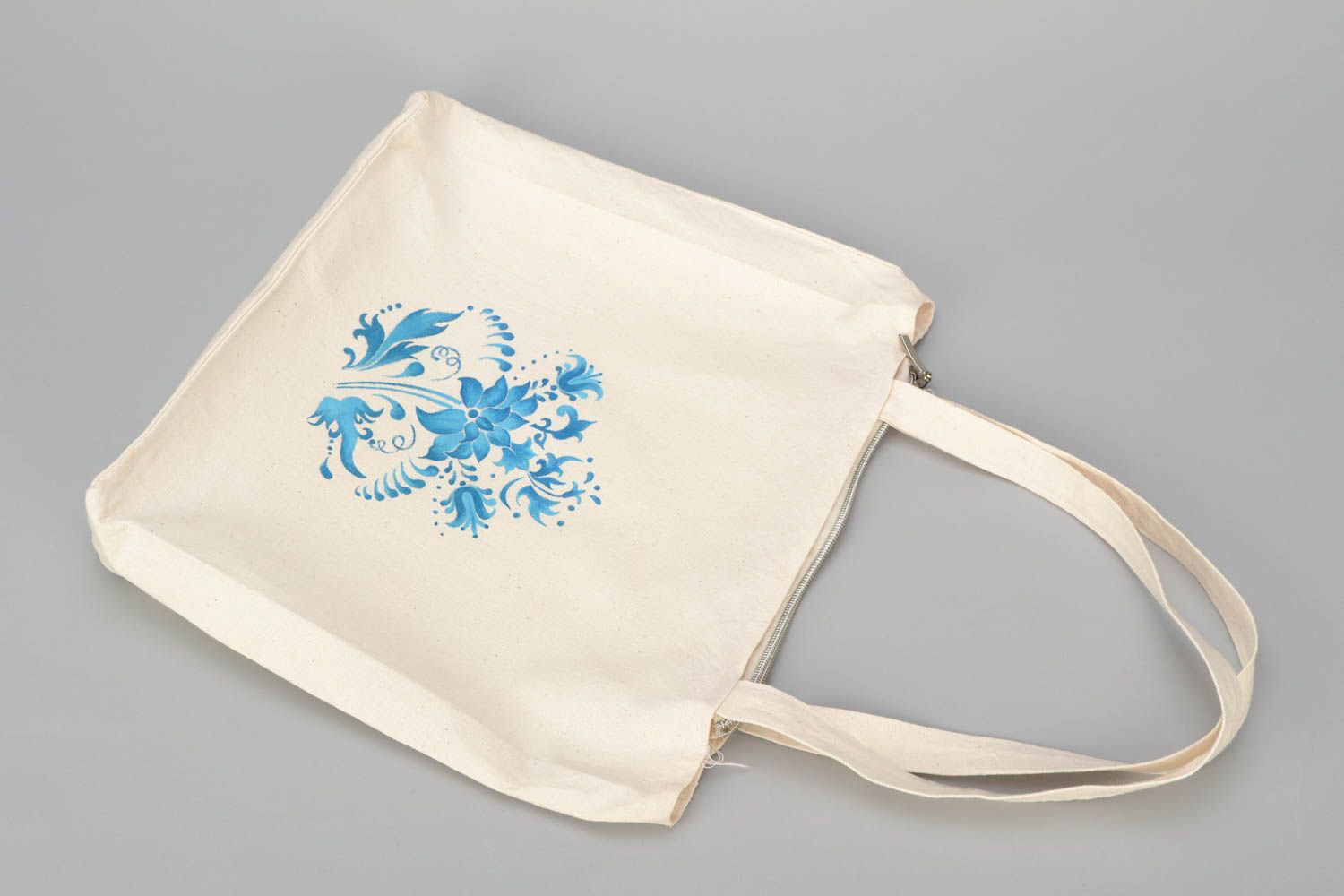 Textil Handtasche in Weiß mit blauen Blumen foto 3