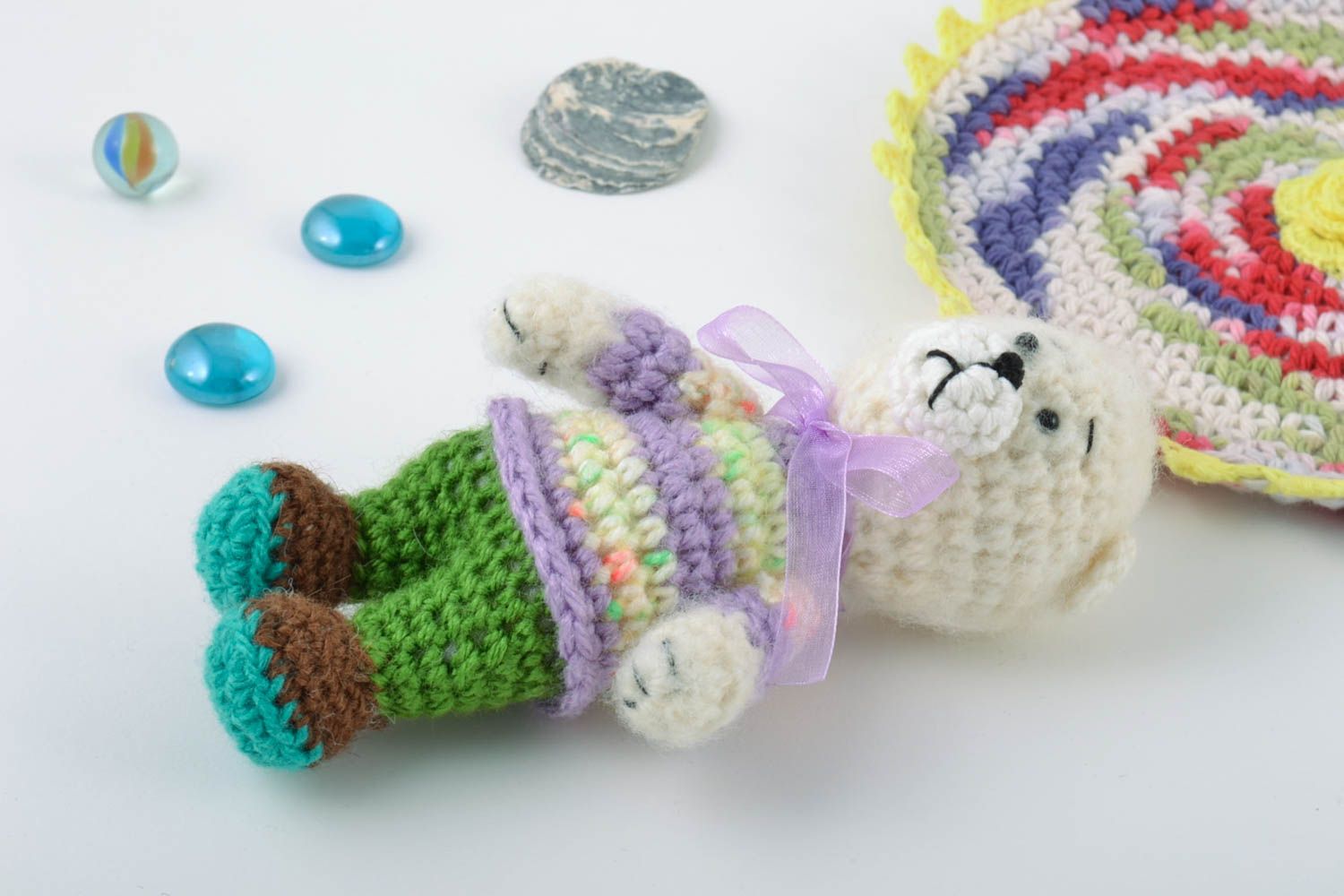 Peluche ourson avec nœud tricotée en fils de laine faite main cadeau enfant photo 1
